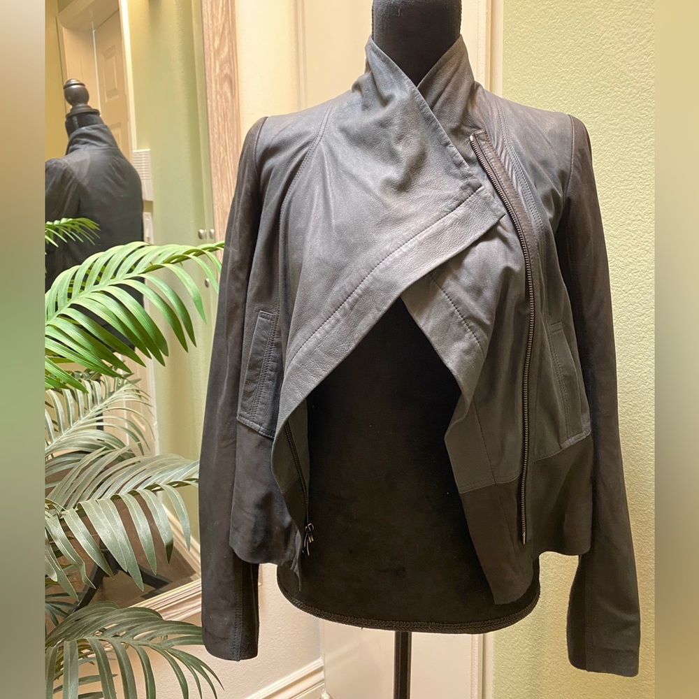 Gently worn VINCE. featherweight leather jacket. Size XS